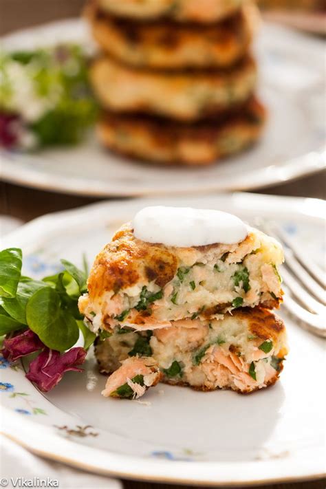 Salmon Cakes With Chive And Garlic Sauce Recipes Salmon Recipes Cooking Recipes