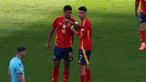 La UEFA sanciona a Morata y Rodrigo por sus cánticos de Gibraltar es