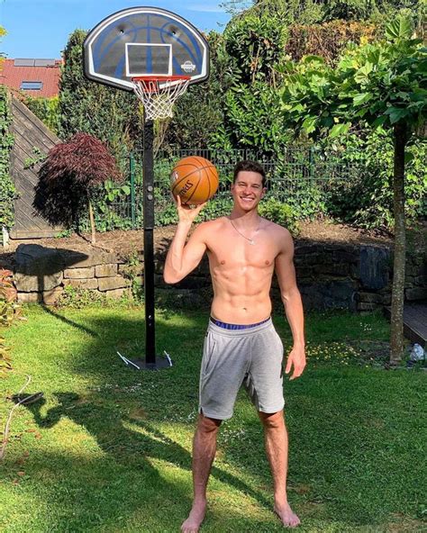 Julian Draxler Shirtless Photo Fapgirl