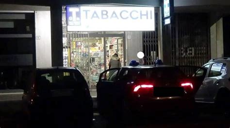 Rapina In Tabaccheria A Faenza Malvivente Armato Di Coltello Ruba L