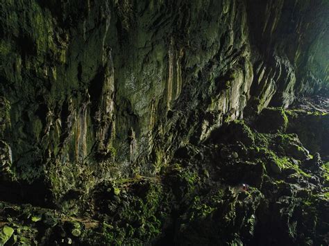 Step Inside This Massive Cave Labyrinth Hidden Under Borneo Gunung