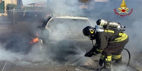 Incendio Nella Notte A Torremaggiore In Fiamme Lauto Di Un