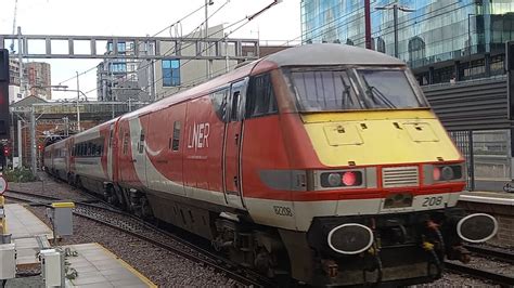 Class 91105 And Class 82208 London Northern Eastern Railway Departing London King S Cross For York