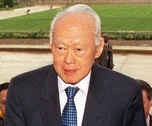 Lee Kuan Yew Biography - Childhood, Life Achievements & Timeline