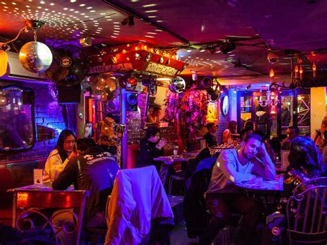 The 15 Best Cheap Happy Hours At Dive Bars And Lounges In Nyc