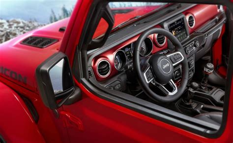 New Jeep Wrangler Interior Revealed - CarandBike