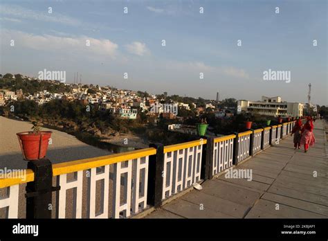 Muslim girls walk on Tawi Bridge in Jammu City, Jammu And Kashmir on 27 ...