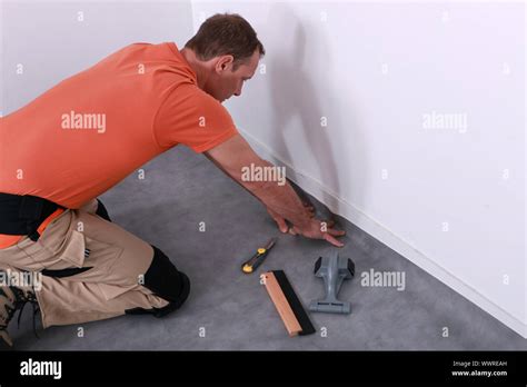 man installing linoleum Stock Photo - Alamy