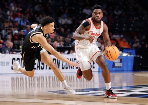 Houston S Jamal Shead Dealing With Knee Injury At Tournament