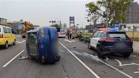 心虛？高雄自小客自撞巡邏車「烏龜翻」警方一查看瞬間秒懂他喝酒了 社會 三立新聞網 Setn