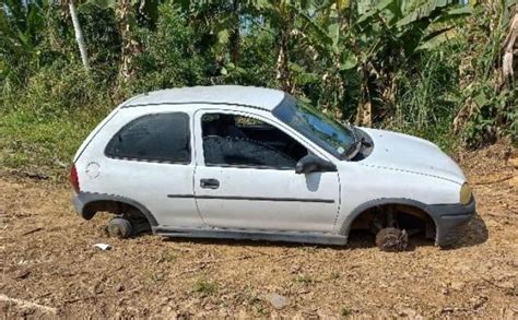 Carro furtado é recuperado sem as rodas em Pomerode Nova FM 103 9