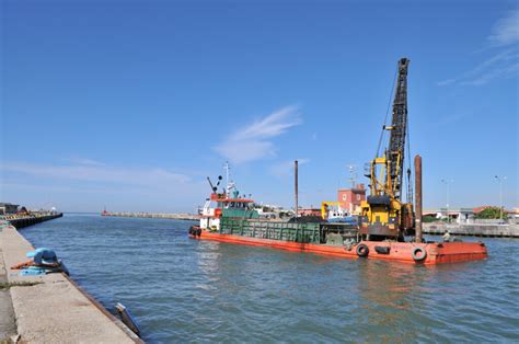 FIUMICINO DRAGAGGIO DARSENE E PORTI CANALI La Dragaggi