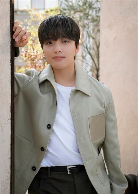 Yeo Jin Goo Opens Up About His Experiences With Love Compared To His