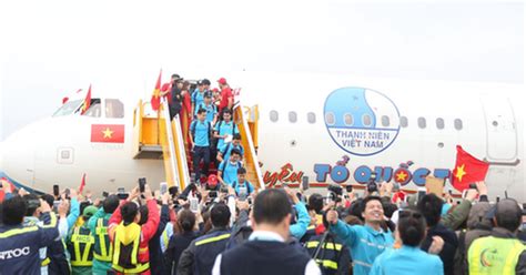 Ph T Vietjet Tri U V Di N Bikini Tr N M Y Bay Ch U Vi T Nam Tu I Tr Online