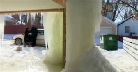 Formation Of Giant Icicles Creating Buzz About Canadian Town - CBS Pittsburgh