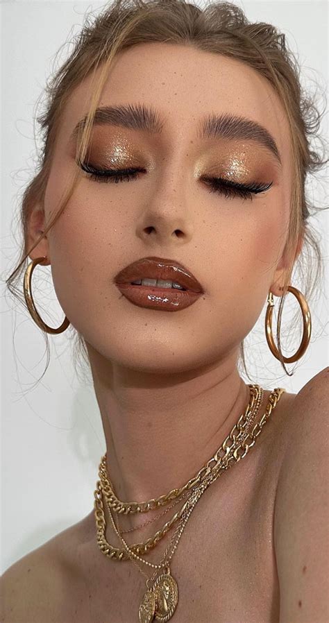 30 Dazzling Makeup Looks For Every Occasion Candlelit Golden Glow