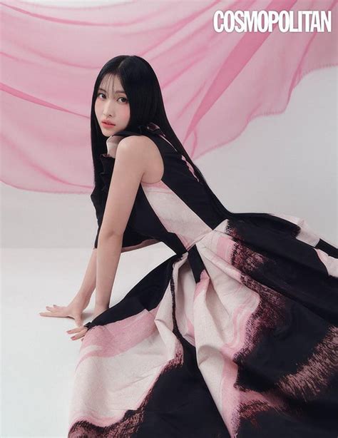 TWICE Momo - COSMOPOLITAN Korea (February 2023 Issue - Pictorial) : r/kpop