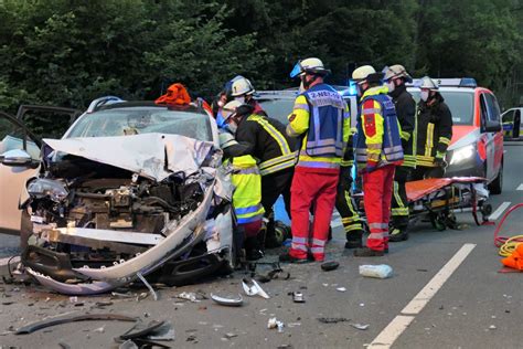 Viele Menschen Verletzt Unfall Bei Karlsruhe Mit Drei Autos