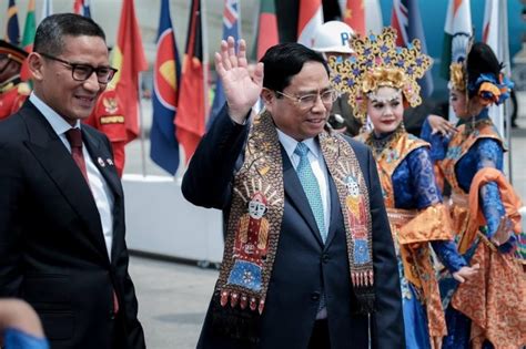 Menparekraf Sambut Kedatangan Pemimpin Dan Kepala Negara Asean Di