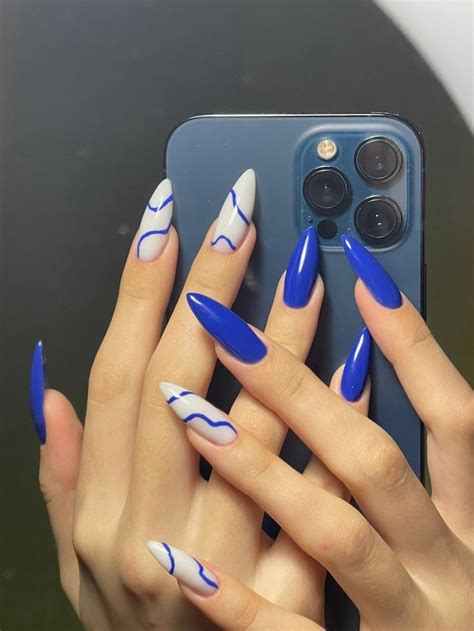 Unhas Almond Inspiração alongamento de unhas branco e azul Unhas