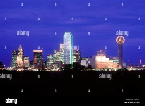 Dallas Texas skyline at night Stock Photo - Alamy