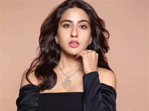 सौतेली बहन Sara Ali Khan को इस नाम से बुलाते है छोटे Taimur