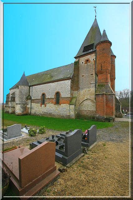 Eglise fortifiée de NOIRCOURT Château féodal et ruine médiévale