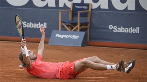 Tsitsipas Saves Two Match Points To Reach Barcelona Semi Finals