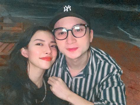 Hot girl Khánh Hòa bươn chải đủ nghề tay chân đám cưới đeo vàng trĩu cổ ái tình viên mãn