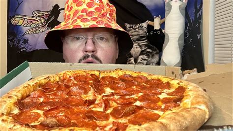 Whats New Papa Johns Epic Calzone Stuffed Crust Pepperoni Youtube