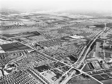 22 Historical Photos Capture Everyday Life in Levittown in the 1950s