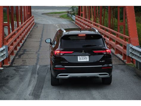 2023 Mitsubishi Outlander Plug-In Hybrid: 36 Exterior Photos | U.S. News