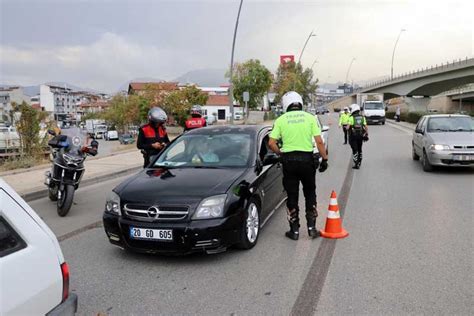 Denizli de Polislerden Emniyet Kemeri Uyarısı Denizli Haber l