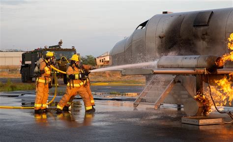 DVIDS - Images - FIRE & RESCUE TRAINING [Image 6 of 9]