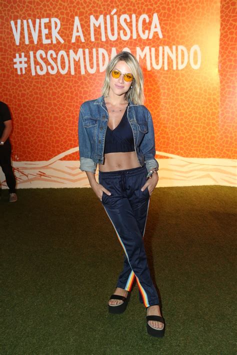 Foto Giovanna Ewbank usou óculos lentes amarelas top calça