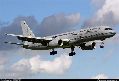 NZ7571 Royal New Zealand Air Force Boeing 757 2K2 C Photo By MILSPOT