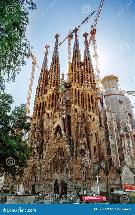 Templo Expiatorio De La Sagrada Familia Barcelona Spain Editorial