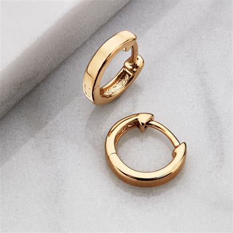 Gold Plain Huggie Hoop Earrings – Lily & Roo