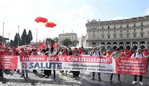 CGIL in piazza per la sanità Landini Oggi è solo l inizio di una