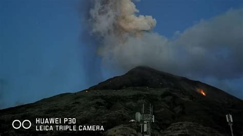 Stromboli Esplosioni Dal Vulcano Eoliano Paura Sull Isola Nessuna