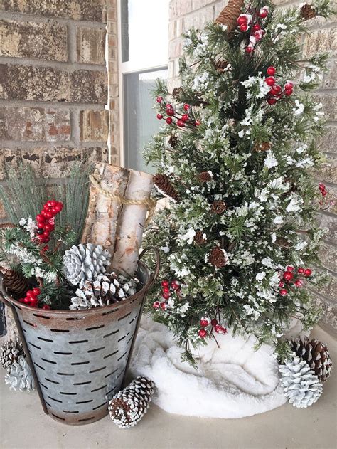 Favorite Rustic Farmhouse Christmas Decorating Ideas 47