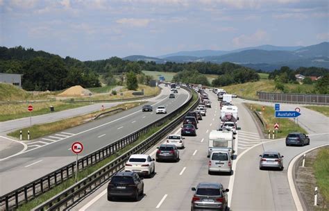 Auffahrunfall auf A3 sorgt für Stau im Ferien Rückreiseverkehr