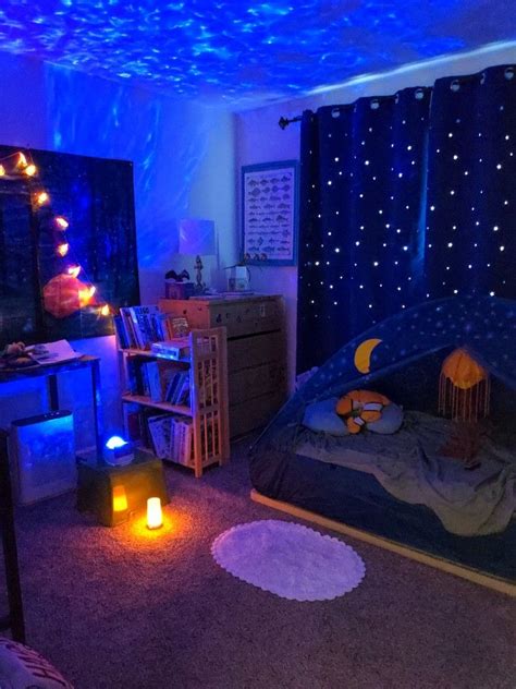 Pin by Dorena C on Bedroom Ideas: Camping theme | Bedroom themes, New ...