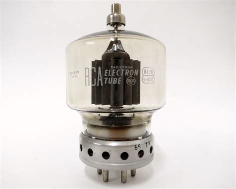 Rca A Vacuum Tube High Power Tetrode Transmitting Tube With Large