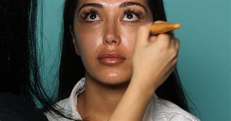 Kim Kardashian Makeup Trends Nude Lip Contour Highlight