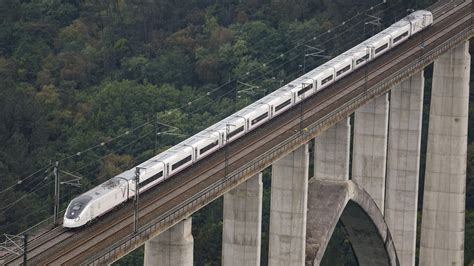 Renfe Sustituye Dos Servicios Alvia Por Ave Avril En El Corredor