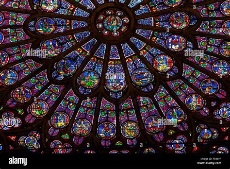 North rose window notre dame cathedral hi-res stock photography and ...