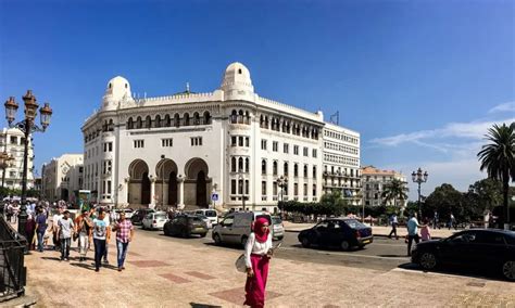 Tourisme en Algérie il fait une proposition lunaire au Wali d Alger