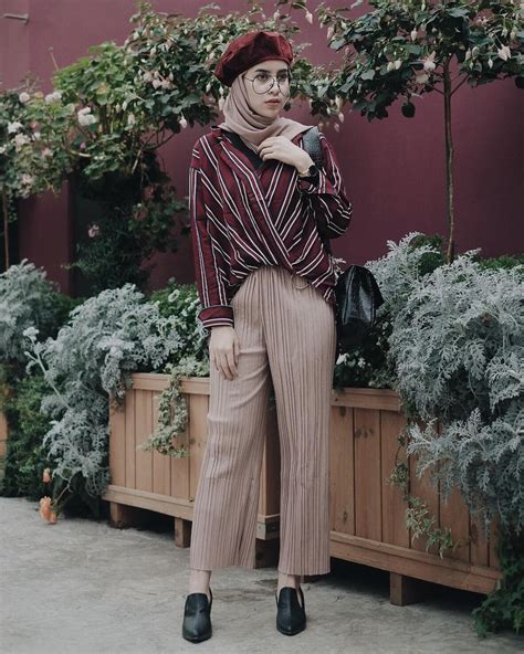 Inspirasi Gaya Hijab Aghnia Punjabi Yang Classy Tapi Tetap Syari