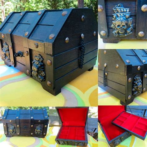 Vintage 1970s Retro Wooden Pirate Skull Gothic Jewelry Treasure Box